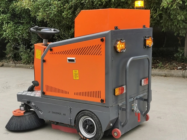 三刷YX-14A扫地车